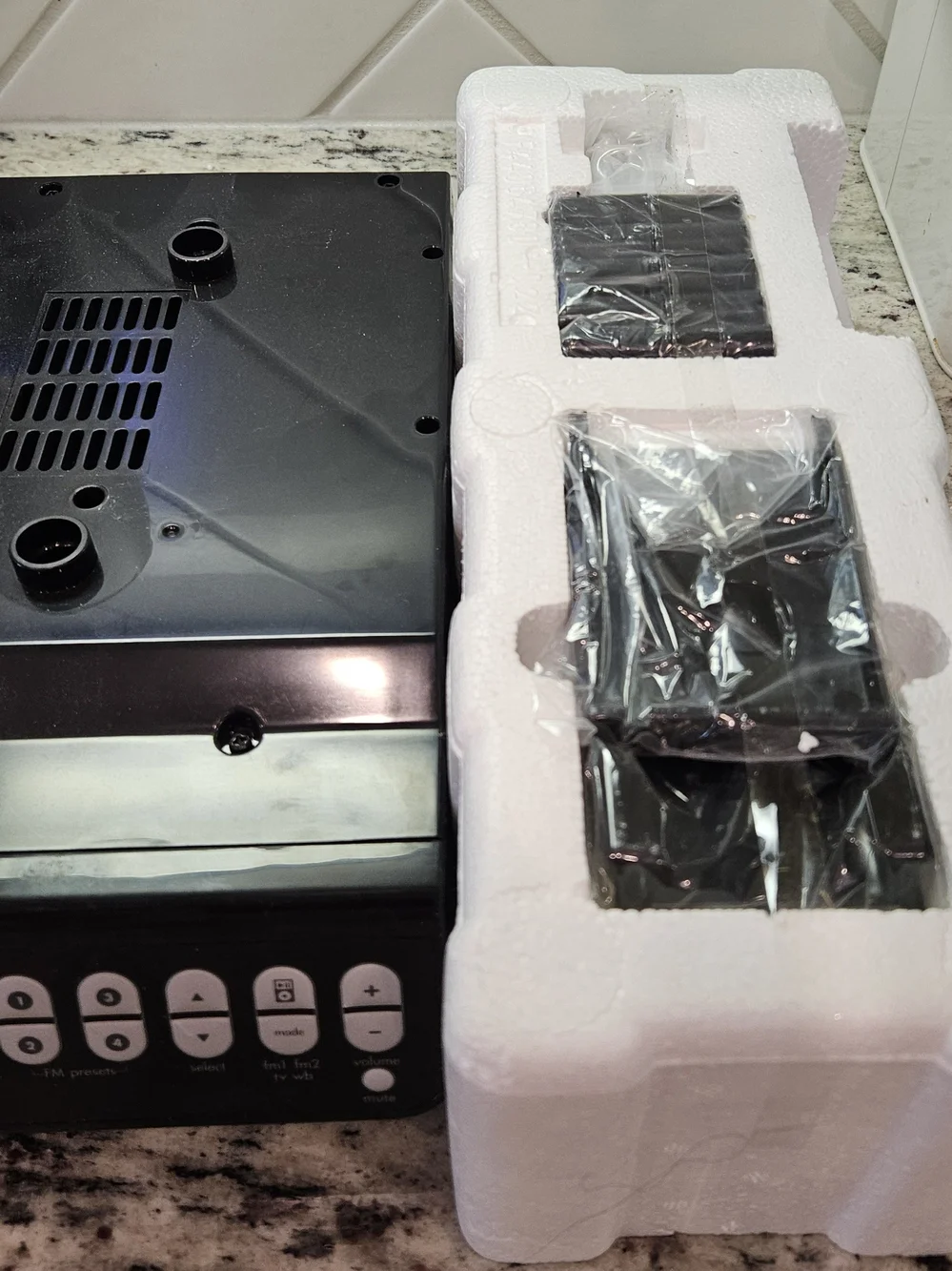 iHome iH46B Under Cabinet iPod Kitchen System Black Perfect for Home or RVs